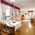 아파트 Apartmaji Katrnjek 보히니