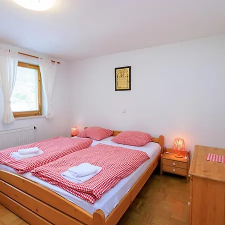アパート Apartmaji Katrnjek ボーヒニ