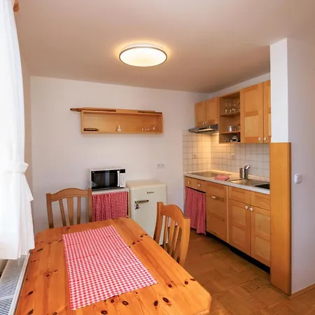 Apartmaji Katrnjek בוהין